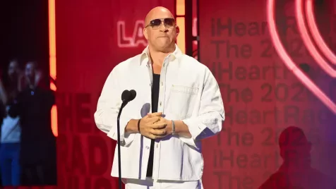 Vin Diesel kínos helyzetbe került a színpadon, végül Taylor Swiftnek kellett kisegítenie 
