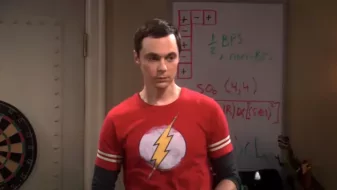 Így reagál az Agymenők sztárja, Jim Parsons, ha azt üvöltik neki: Bazinga!