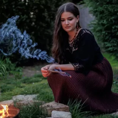 Sza­ba­dos Tün­de: Ég a me­ző