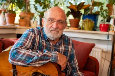 „Úgy hívtunk engem: én vagyok a Kaláka törzsvendége” – Interjú Gryllus Vilmos zenész-zeneszerzővel + videó