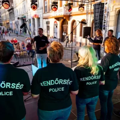 Könnyed, nyári, jótékonysági koncert a Budapesti Rendőr-főkapitányság Kórusával 