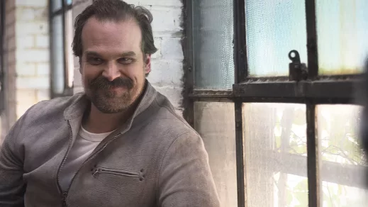 David Harbour megtörte a csendet a zaklatási botránnyal kapcsolatban, ilyen a viszonya most Millie Bobby Brown-nal 