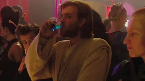 A való életben is elkészítették Obi-Wan koktélját A klónok támadásából, és undorító lett