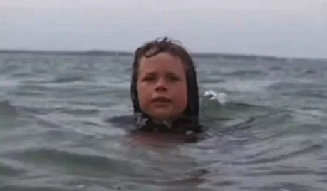 Nem hiszed el, hogy mivel foglalkozik most A cápa gyerekszínésze 