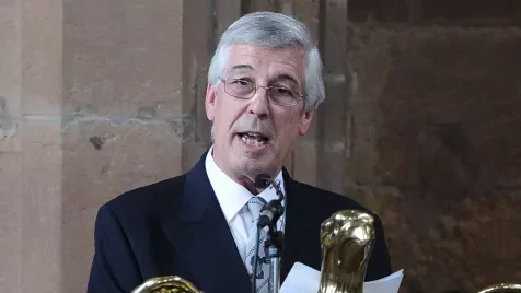 8 meglepő érdekesség a ma 80 éves Jeffrey Hollandről, a Csengetett, Mylord? sztárjáról