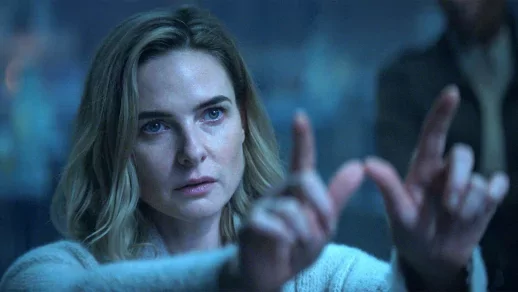 Rebecca Ferguson népszerű sci-fi sorozata egészen új irányt vett, mégsem talál magára