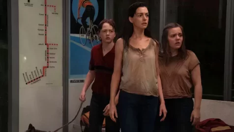 Óriásit mehet Anne Hathaway dinós filmje, a kritikusok már most imádják 